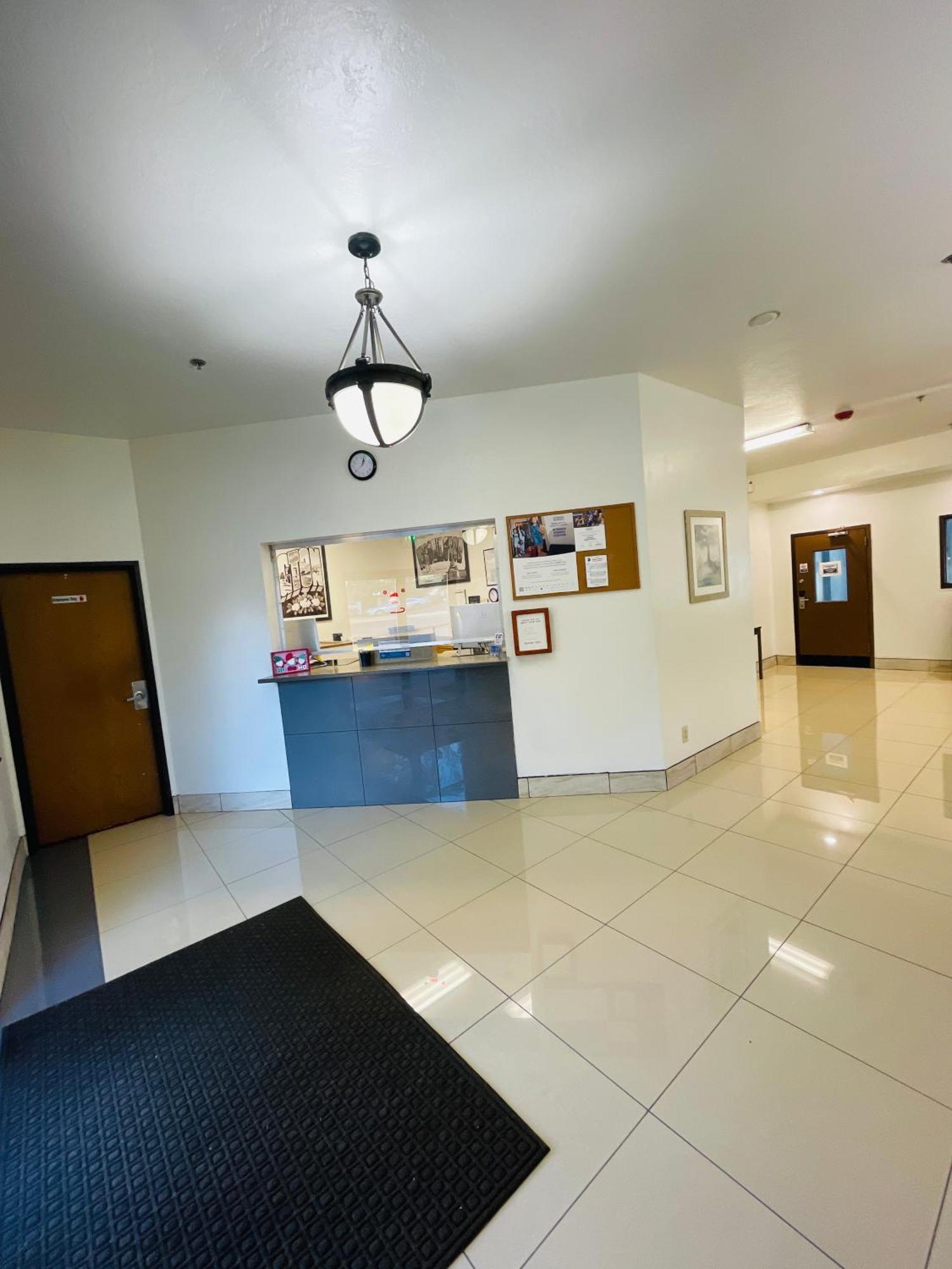 Super 8 By Wyndham Lacey Olympia Area Exterior foto